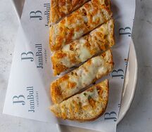 Чесночный хлеб с сыром