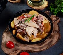 Микс в соусе на жаровне
