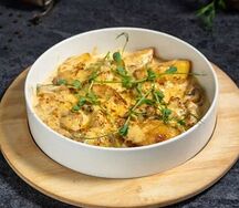 Куриное филе с молодым картофелем и шампиньонами