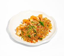 Жареный рис с креветками