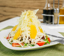 Салат Куриный с яблоками и моцареллой