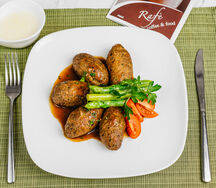 Мясные шарики со спаржей и шпинатом
