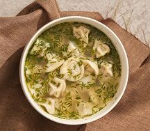 Пельмени с бульоном