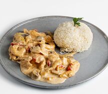 Куриная грудинка с грибами в сливочном соусе