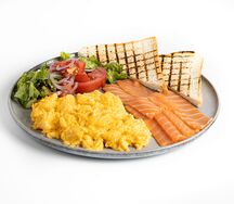 Норвежский завтрак с копченой сёмгой