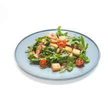 Салат грузинский с жареным сыром и курицей