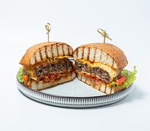 Фирменный бургер говяжий