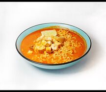 Том ям с лапшой и курицей