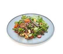 Грузинский салат с жареным сыром и говядиной