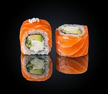 Ролл Филадельфия с огурцом и авокадо