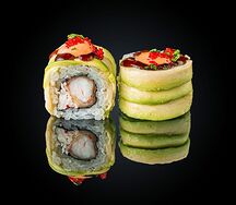 Ролл с авокадо и темпурной креветкой