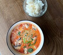 Том ям с кальмаром и креветкой