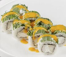 Ролл с креветкой, грушей и манговым соусом