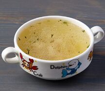 Бульон с разварной курицей, лапшой и перепелиным яйцом