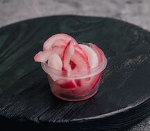 Лук маринованный