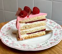Малиновая молочная девочка