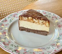 Чизкейк Сникерс