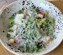 Салат Цезарь с курицей