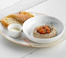 Утиный паштет с чатни из айвы и груши