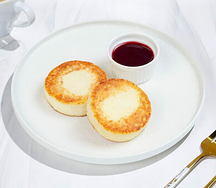 Сырники с клубничным соусом