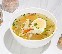 Куриный бульон с яйцом