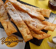 Хворост с сахарной пудрой