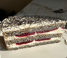 Торт маковый с вишней