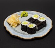 Маки ролл с огурцом