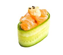 Гункан лосось (в огурце) (3шт)