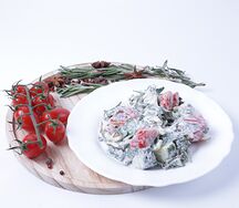 Салат с огурцами и помидорами с майонезом