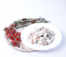 Салат Оливье с солеными огурцами и колбасой классический