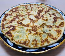 Лепёшка с картошкой на сковороде
