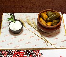 Голубцы с говядиной в винoградном и капустном листе