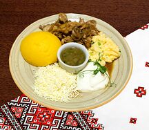 Токана из свинины с мамалыгой