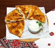 Плацинда с творогом и зеленью