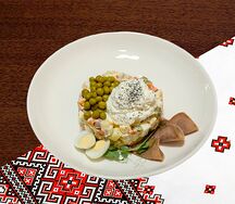 Оливье с языком и муссом из брынзы