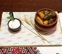 Голубцы со свининой в винoградном листе