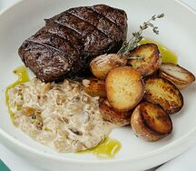 Говяжья вырезка с соусом из белых грибов