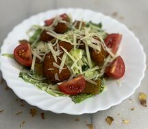 Салат Цезарь с креветками