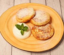 Сырники со сметаной