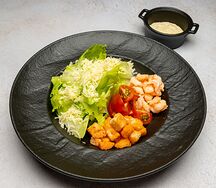 Салат Цезарь с креветками