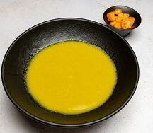 Крем-суп из чечевицы с беконом