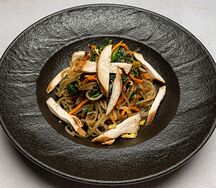 Бататная лапша с курицей