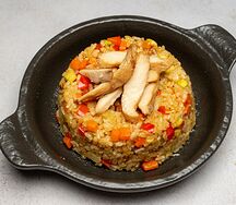 Жареный рис с курицей