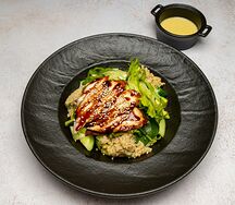 Салат с угрем и киноа