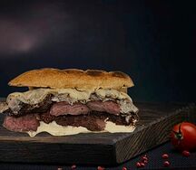 Чиабатта со сливочно-грибным соусом и моцареллой