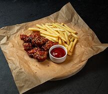 Куриные крылышки с картофелем фри