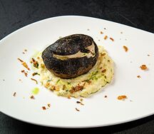 Говядина по-строгановски в печеном картофеле