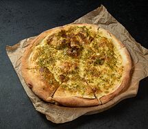 Фокачча с сыром и соусом песто
