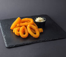 Кольца кальмара с чесночным соусом